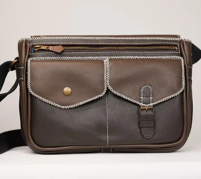 Sac Anna — Vue de face, rabat ouvert, maroquinerie Atelier Idéal