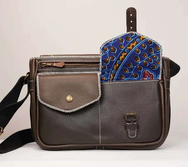 Sac Anna — Vue de face, rabat ouvert, poche ouverte, maroquinerie Atelier Idéal