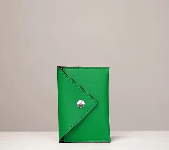 Pochette Porte-cartes Benoite — Variation avec poche arrière, vue de côté, maroquinerie Atelier Idéal